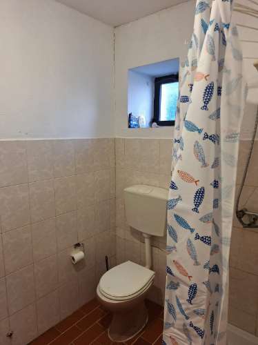 Moradia típica com terreno agrícola em Santa Catarina da Fonte do Bispo