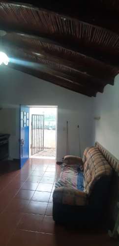 Moradia típica com terreno agrícola em Santa Catarina da Fonte do Bispo