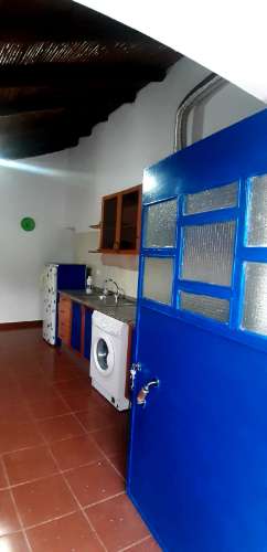 Moradia típica com terreno agrícola em Santa Catarina da Fonte do Bispo