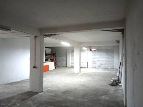 Espaçosa Garagem em Conceição de Tavira