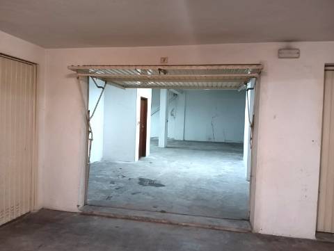 Espaçosa Garagem em Conceição de Tavira