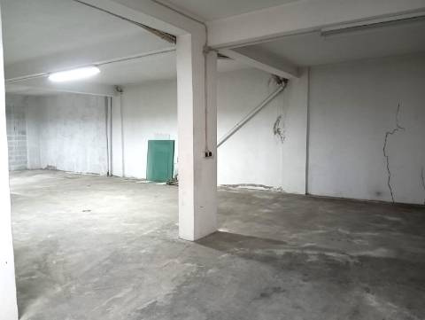 Espaçosa Garagem em Conceição de Tavira