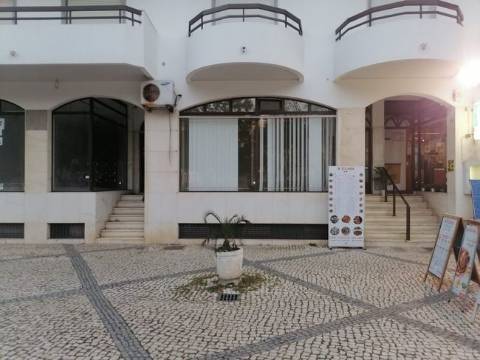 Monte Gordo Centro, Loja com Montra