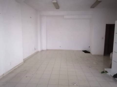 Monte Gordo Centro, Loja com Montra