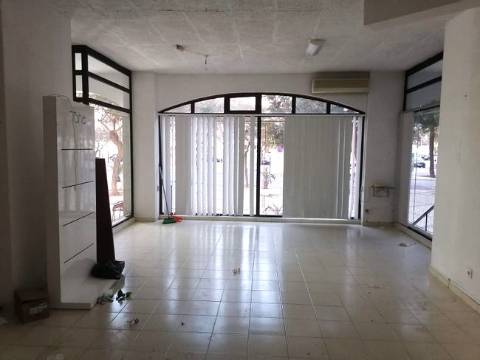 Monte Gordo Centro, Loja com Montra