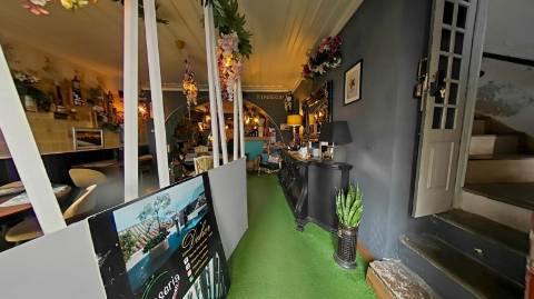 Restaurante Equipado e Pronto a Operar com Decoração Única!