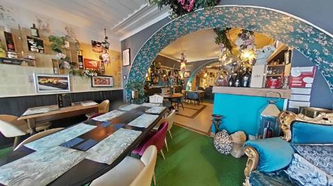 Restaurante Equipado e Pronto a Operar com Decoração Única!