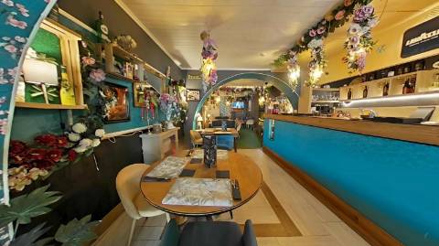 Restaurante Equipado e Pronto a Operar com Decoração Única!