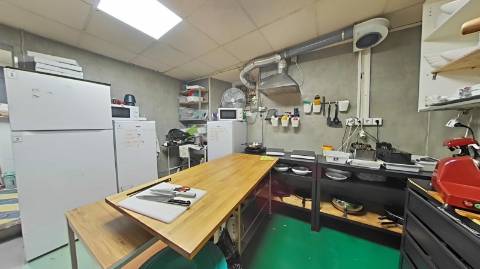 Restaurante Equipado e Pronto a Operar com Decoração Única!