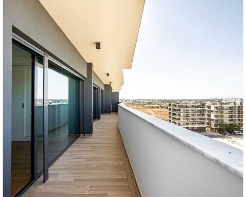 Apartamento T4 Duplex - LUX GARDEN
