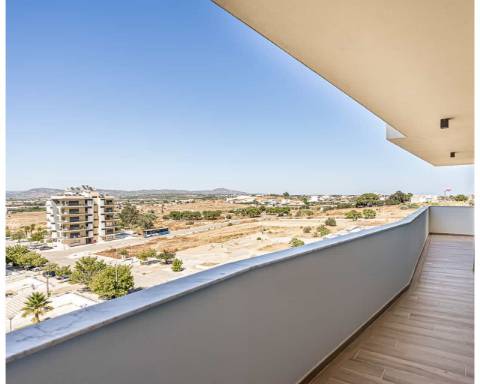 Apartamento T4 Duplex - LUX GARDEN