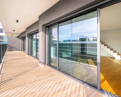 Apartamento T4 Duplex - LUX GARDEN