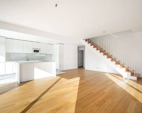 Apartamento T4 Duplex - LUX GARDEN