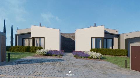 Moradia em banda de 2 quartos com piscina