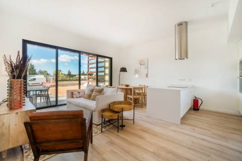 Moradia em banda de 2 quartos com piscina