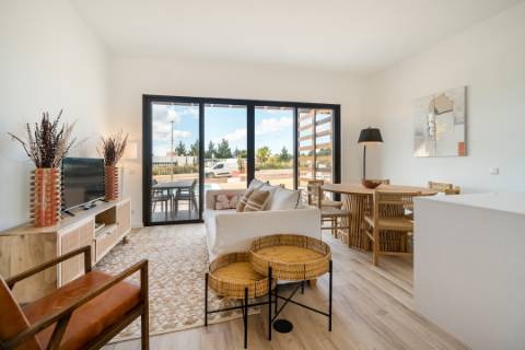 Moradia em banda de 2 quartos com piscina