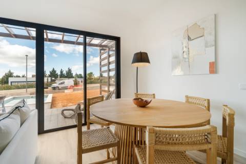 Moradia em banda de 2 quartos com piscina