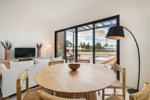 Moradia em banda de 2 quartos com piscina