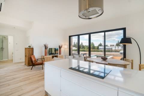 Moradia em banda de 2 quartos com piscina