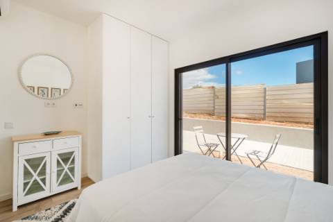 Moradia em banda de 2 quartos com piscina