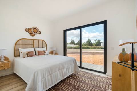 Moradia em banda de 2 quartos com piscina