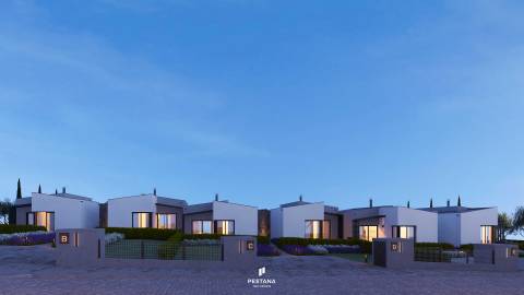 Moradia em banda de 2 quartos com piscina