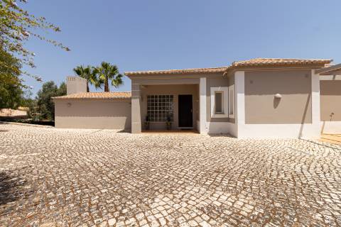 Moradia de Três Quartos no Exclusivo Vale da Pinta Golf Resort