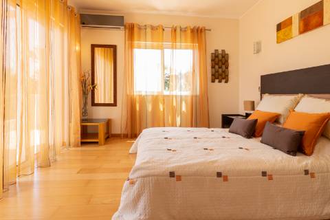 Moradia de Três Quartos no Exclusivo Vale da Pinta Golf Resort