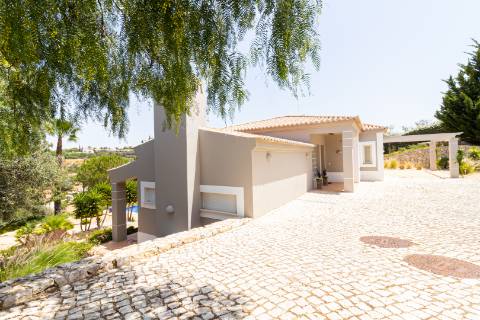 Moradia de Três Quartos no Exclusivo Vale da Pinta Golf Resort
