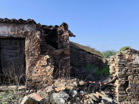 MORADIA DE ALDEIA EM RUINA - COM LOGADOURO - MONTE DOS MATOS - CASTRO MARIM - ALGARVE