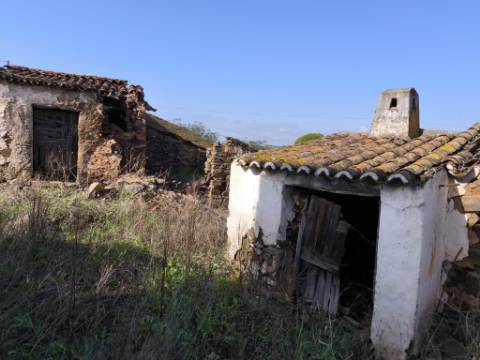 MORADIA DE ALDEIA EM RUINA - COM LOGADOURO - MONTE DOS MATOS - CASTRO MARIM - ALGARVE