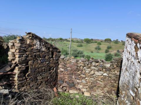 MORADIA DE ALDEIA EM RUINA - COM LOGADOURO - MONTE DOS MATOS - CASTRO MARIM - ALGARVE