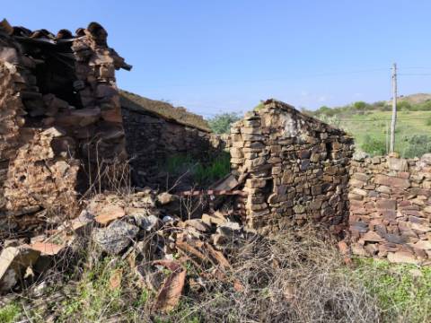 MORADIA DE ALDEIA EM RUINA - COM LOGADOURO - MONTE DOS MATOS - CASTRO MARIM - ALGARVE