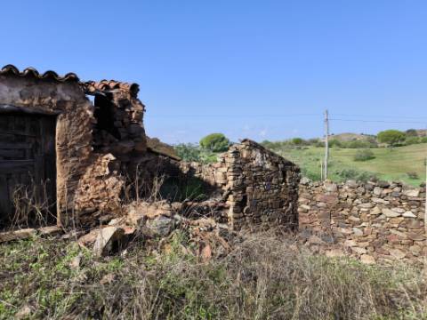 MORADIA DE ALDEIA EM RUINA - COM LOGADOURO - MONTE DOS MATOS - CASTRO MARIM - ALGARVE