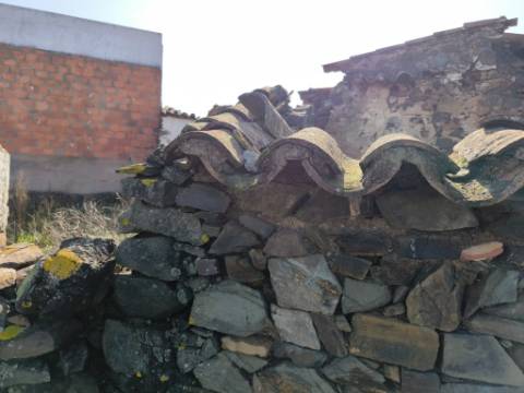 MORADIA DE ALDEIA EM RUINA - COM LOGADOURO - MONTE DOS MATOS - CASTRO MARIM - ALGARVE