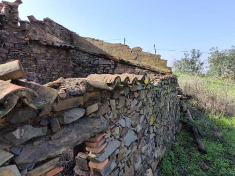 MORADIA DE ALDEIA EM RUINA - COM LOGADOURO - MONTE DOS MATOS - CASTRO MARIM - ALGARVE