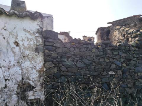 MORADIA DE ALDEIA EM RUINA - COM LOGADOURO - MONTE DOS MATOS - CASTRO MARIM - ALGARVE