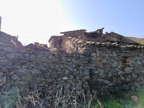 MORADIA DE ALDEIA EM RUINA - COM LOGADOURO - MONTE DOS MATOS - CASTRO MARIM - ALGARVE