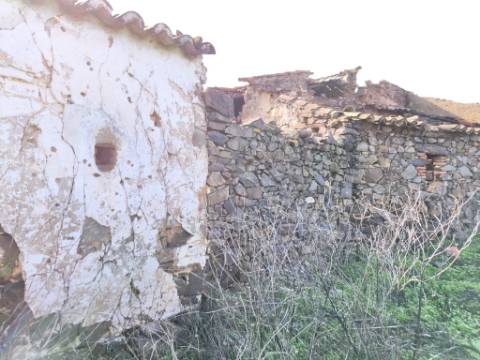 MORADIA DE ALDEIA EM RUINA - COM LOGADOURO - MONTE DOS MATOS - CASTRO MARIM - ALGARVE
