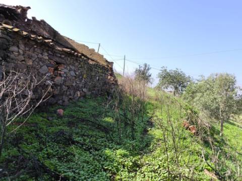 MORADIA DE ALDEIA EM RUINA - COM LOGADOURO - MONTE DOS MATOS - CASTRO MARIM - ALGARVE