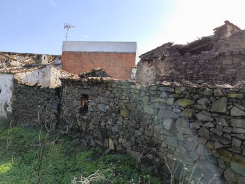 MORADIA DE ALDEIA EM RUINA - COM LOGADOURO - MONTE DOS MATOS - CASTRO MARIM - ALGARVE