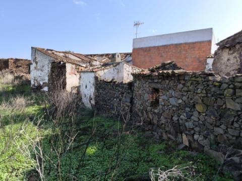 MORADIA DE ALDEIA EM RUINA - COM LOGADOURO - MONTE DOS MATOS - CASTRO MARIM - ALGARVE