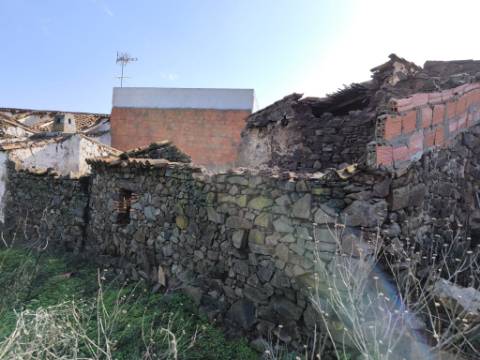 MORADIA DE ALDEIA EM RUINA - COM LOGADOURO - MONTE DOS MATOS - CASTRO MARIM - ALGARVE