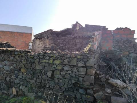 MORADIA DE ALDEIA EM RUINA - COM LOGADOURO - MONTE DOS MATOS - CASTRO MARIM - ALGARVE