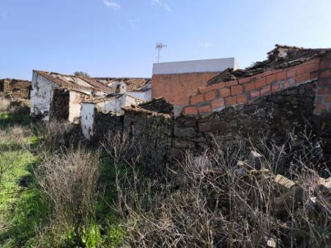 MORADIA DE ALDEIA EM RUINA - COM LOGADOURO - MONTE DOS MATOS - CASTRO MARIM - ALGARVE