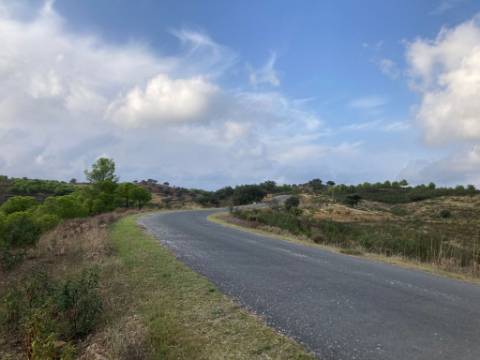 TERRENO COM 67.520 M2 - COM POSSIBILIDADE DE CONSTRUÇÃO - TURISMO OU HABITAÇÃO - PROXIMO A ALDEIA DOS CORUJOS EM CASTRO MARIM - ALGARVE