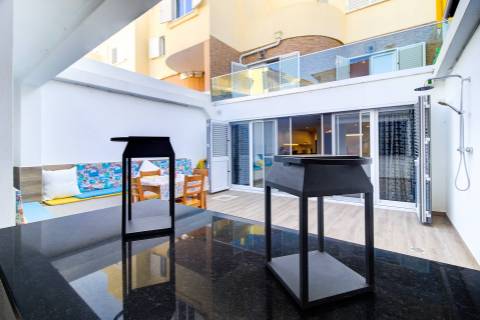 Andar de Moradia Dúplex T3+1 Renovado com Excelência - A 900m da Praia da Manta Rota