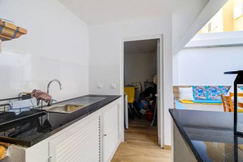 Andar de Moradia Dúplex T3+1 Renovado com Excelência - A 900m da Praia da Manta Rota