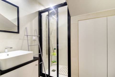 Andar de Moradia Dúplex T3+1 Renovado com Excelência - A 900m da Praia da Manta Rota