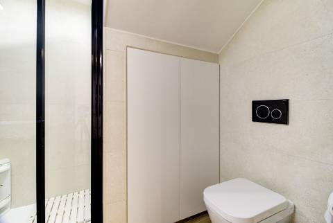 Andar de Moradia Dúplex T3+1 Renovado com Excelência - A 900m da Praia da Manta Rota